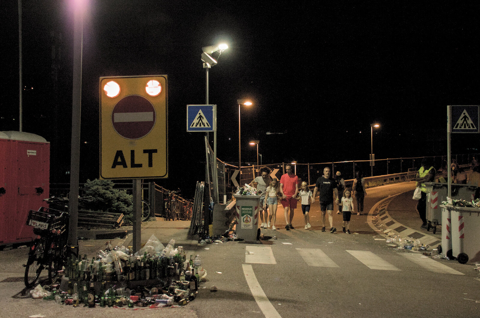 f/5.0 - 1/100s - ISO:2000 26mm 20.05.2022 22:49