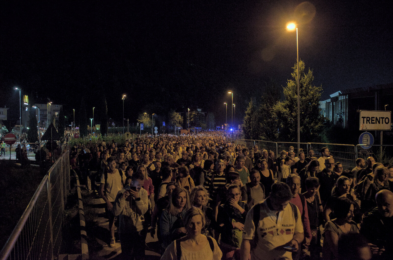 f/3.5 - 1/50s - ISO:2000 18mm 21.05.2022 00:17